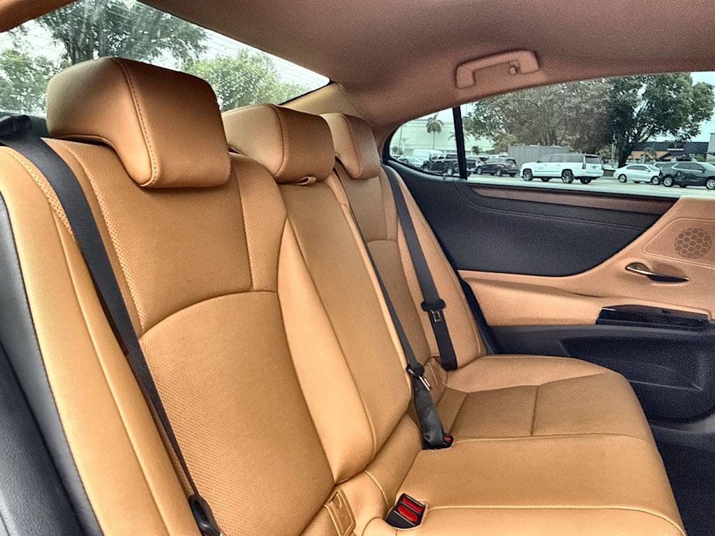Thumbnail: 2025 Lexus ES - 28