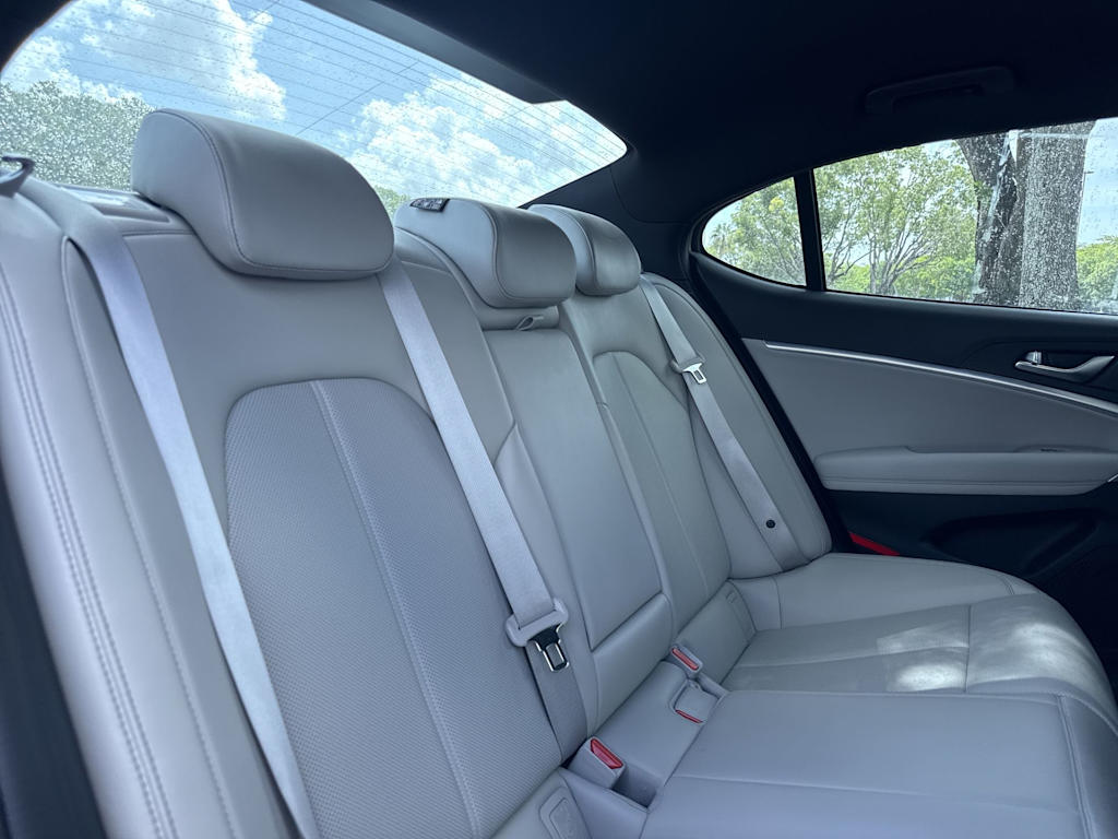 Thumbnail: 2023 Genesis G70 - 28