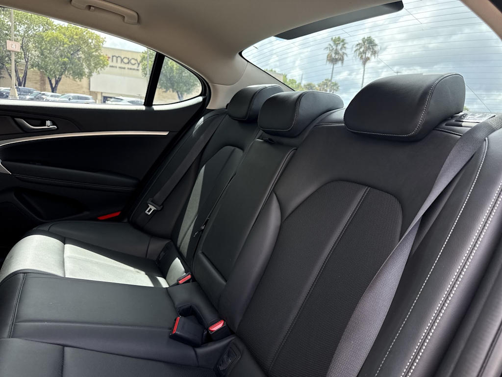 Thumbnail: 2023 Genesis G70 - 12