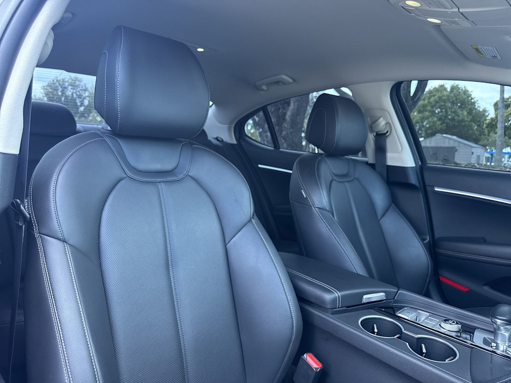 Thumbnail: 2023 Genesis G70 - 28
