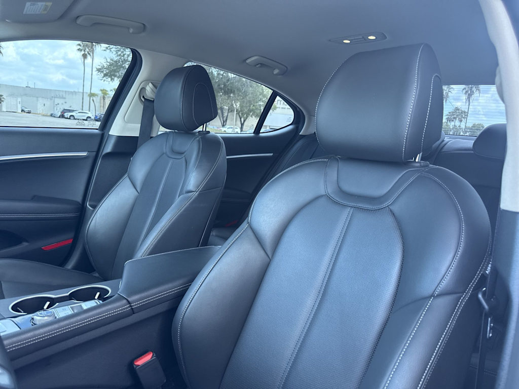 Thumbnail: 2023 Genesis G70 - 10