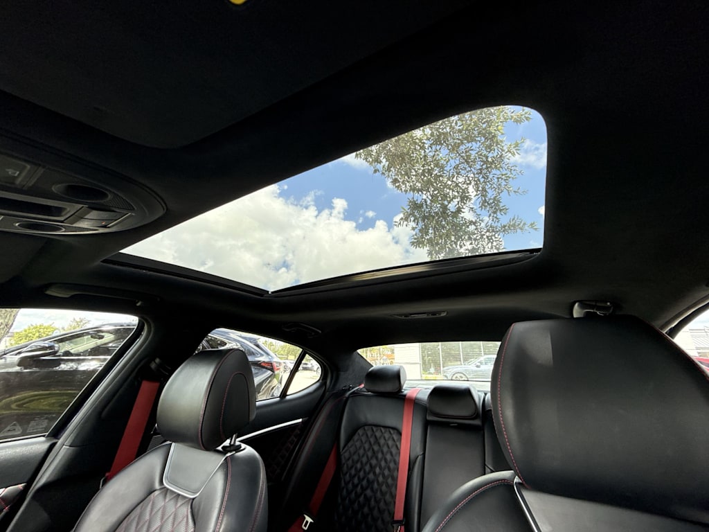 Thumbnail: 2023 Genesis G70 - 25