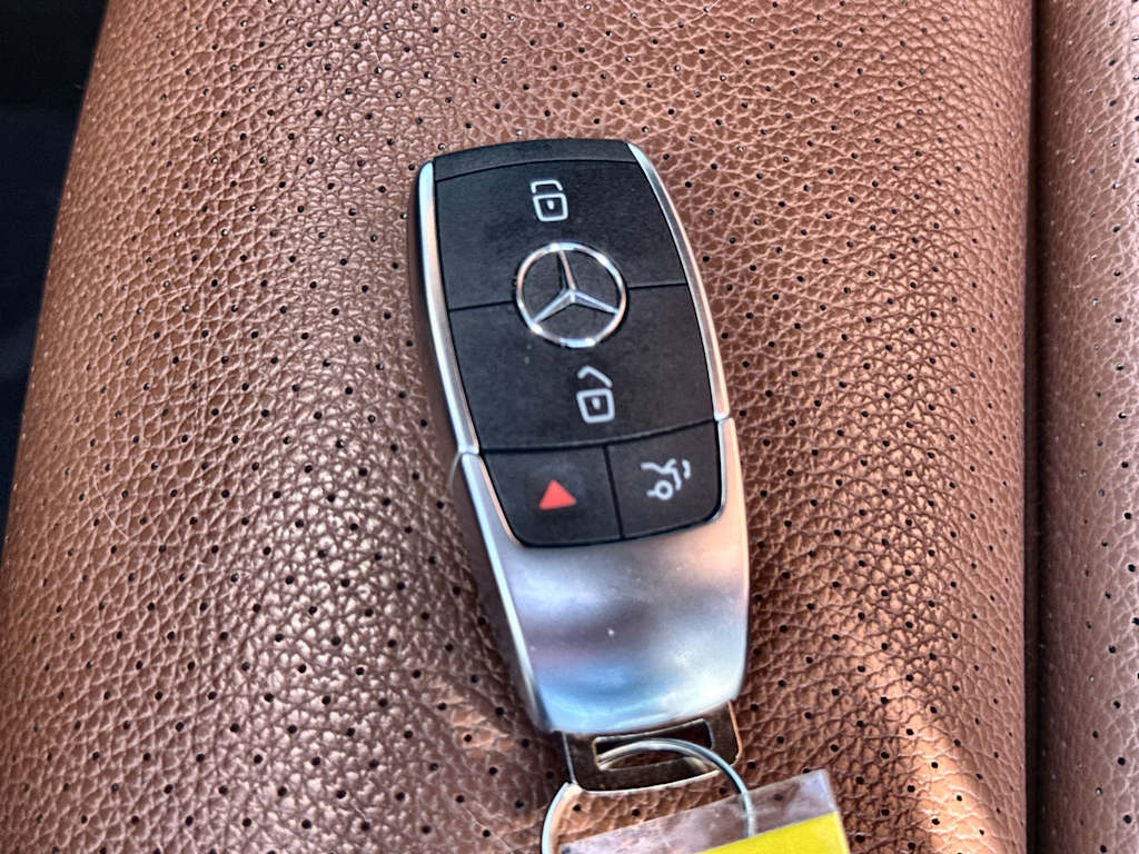 Thumbnail: 2023 Mercedes-Benz GLC - 19