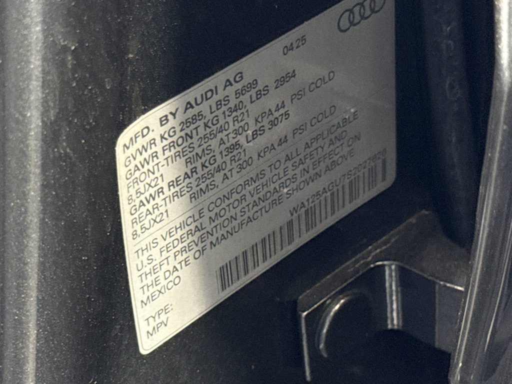 Thumbnail: 2025 Audi SQ5 - 20