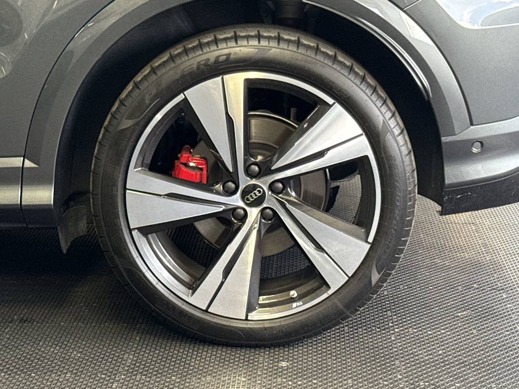 Thumbnail: 2025 Audi SQ5 - 8