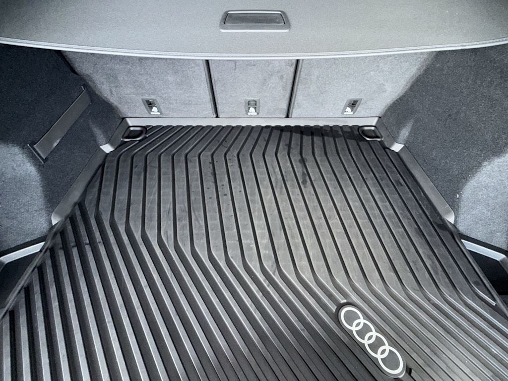 Thumbnail: 2025 Audi SQ5 - 18