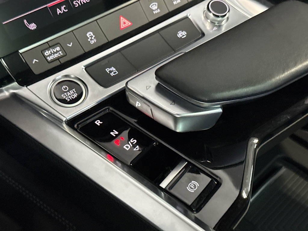 Thumbnail: 2024 Audi Q8 e-tron - 15