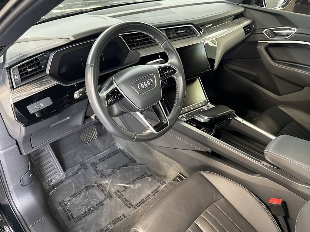 Thumbnail: 2024 Audi Q8 e-tron - 2