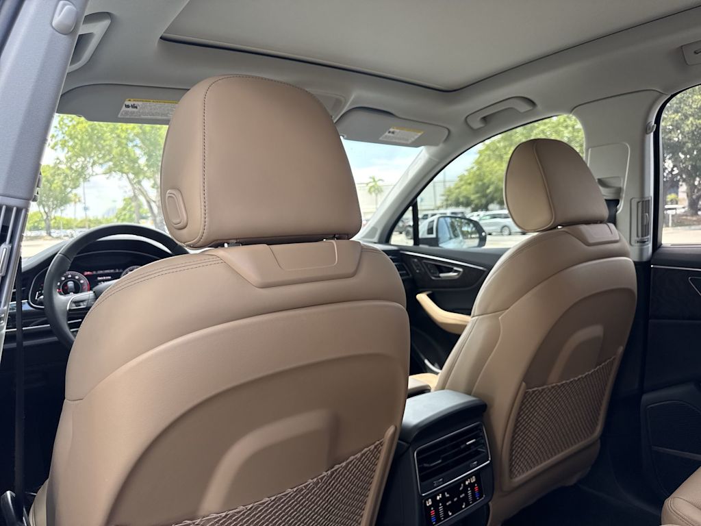 Thumbnail: 2025 Audi Q7 - 12