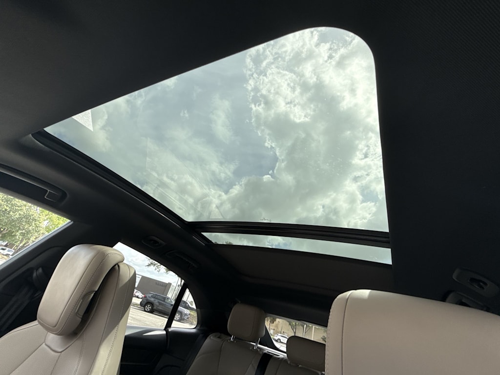 Thumbnail: 2025 Porsche Macan - 25