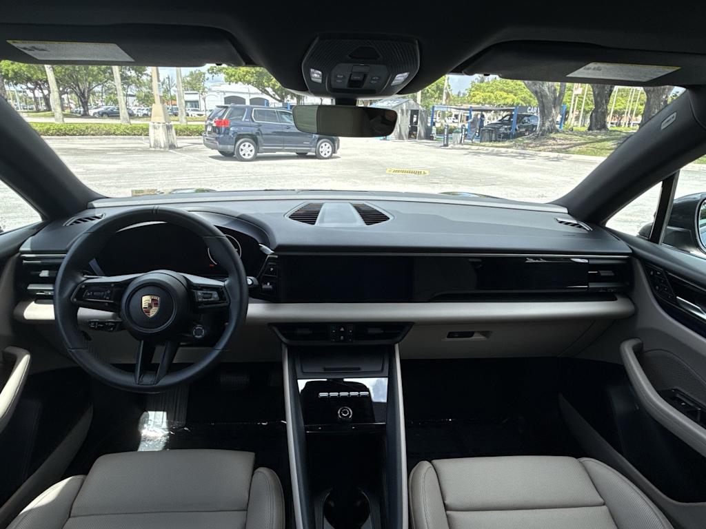 Thumbnail: 2025 Porsche Macan - 13