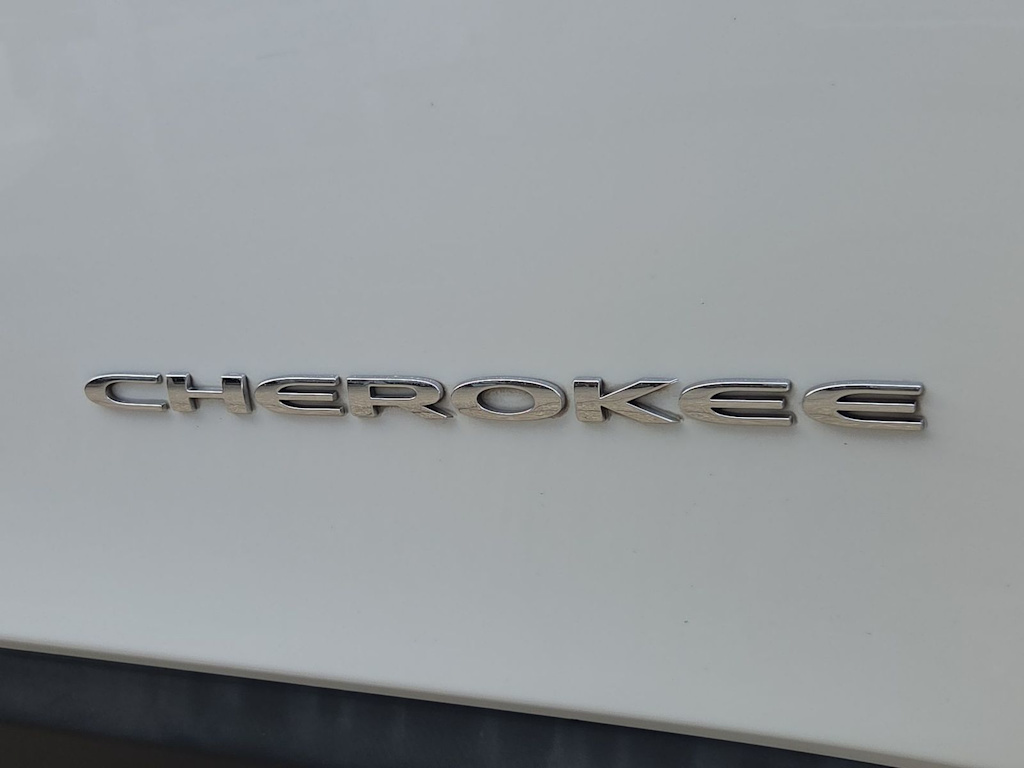 Thumbnail: 2018 Jeep Cherokee - 23