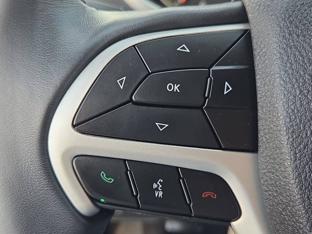 Thumbnail: 2018 Jeep Cherokee - 28