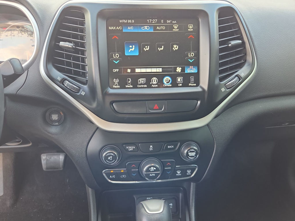 Thumbnail: 2018 Jeep Cherokee - 14