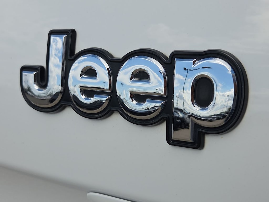 Thumbnail: 2018 Jeep Cherokee - 6