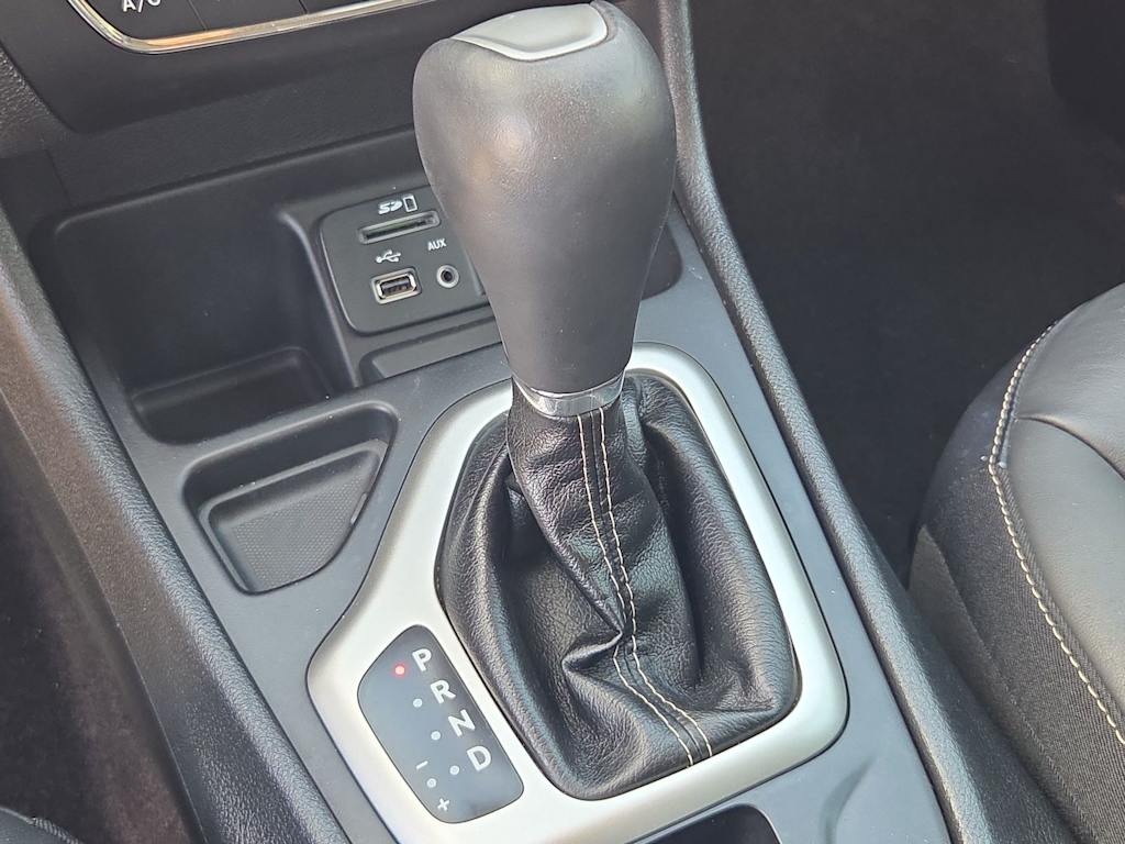 Thumbnail: 2018 Jeep Cherokee - 15