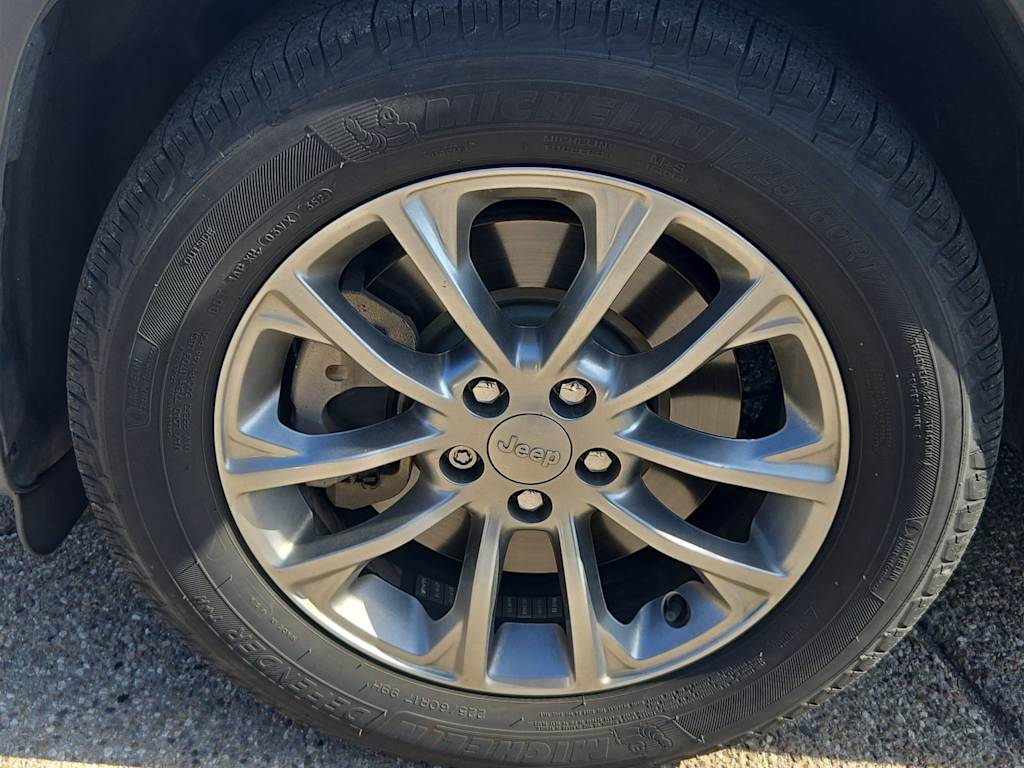 Thumbnail: 2019 Jeep Cherokee - 7