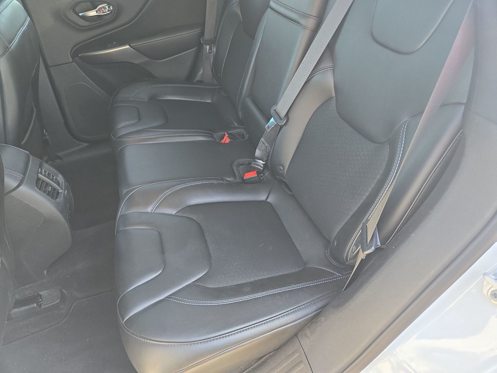 Thumbnail: 2019 Jeep Cherokee - 26