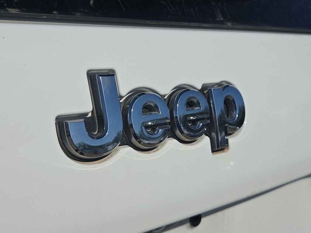 Thumbnail: 2019 Jeep Cherokee - 6