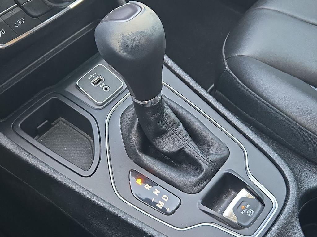 Thumbnail: 2019 Jeep Cherokee - 14