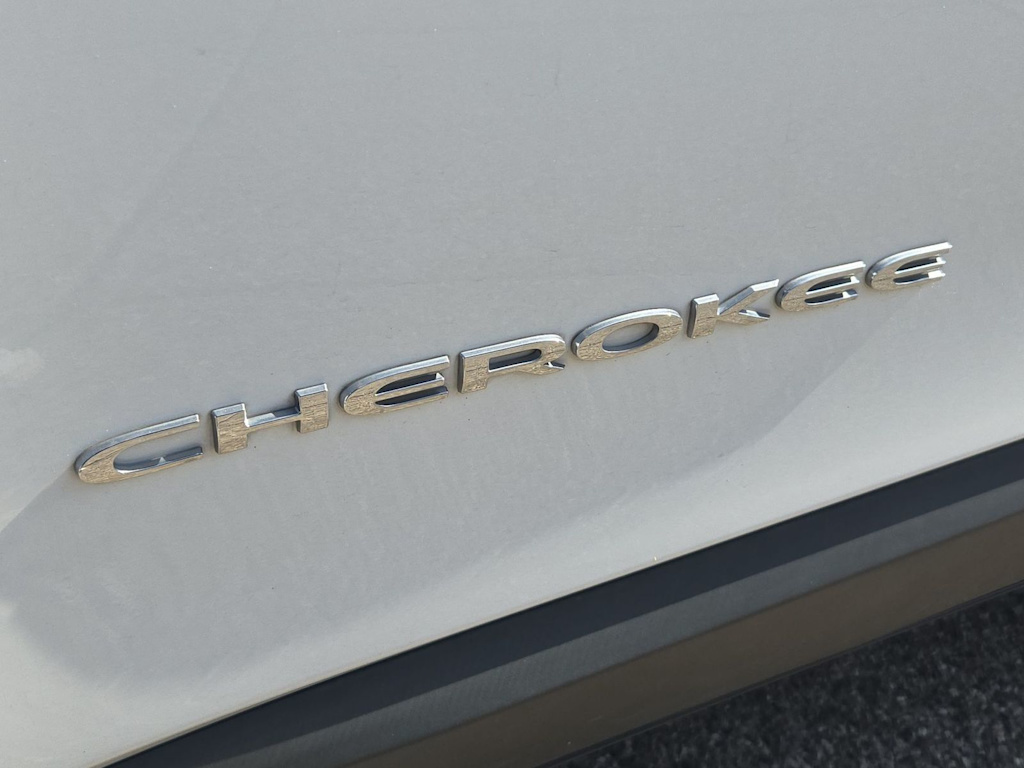 Thumbnail: 2019 Jeep Cherokee - 24