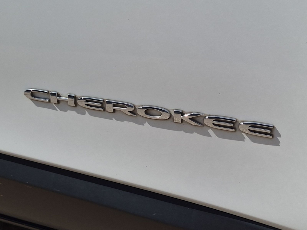 Thumbnail: 2022 Jeep Cherokee - 24