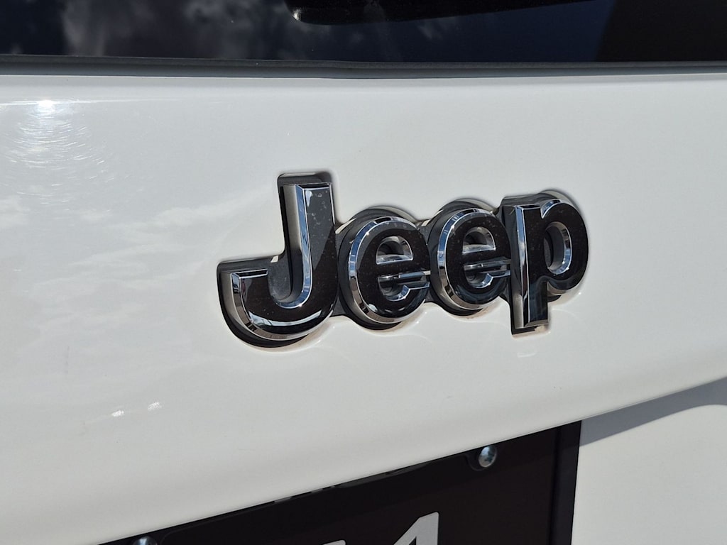 Thumbnail: 2022 Jeep Cherokee - 6