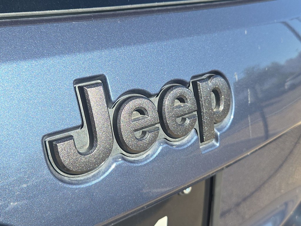 Thumbnail: 2021 Jeep Grand Cherokee - 25