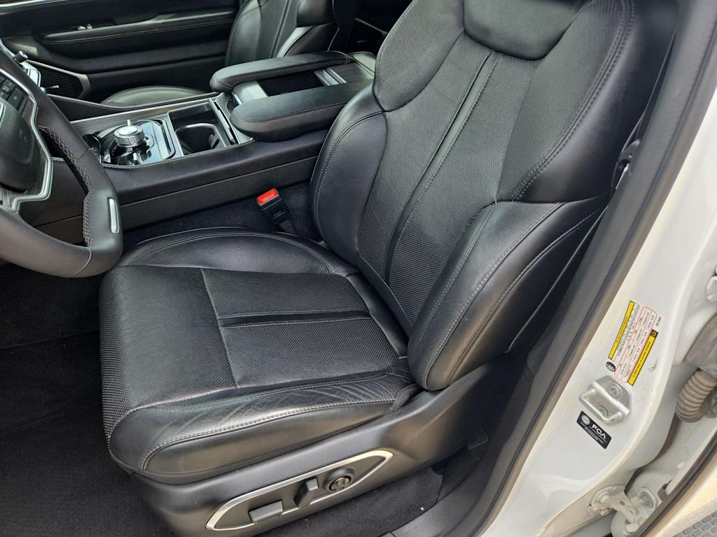 Thumbnail: 2024 Jeep Wagoneer - 10