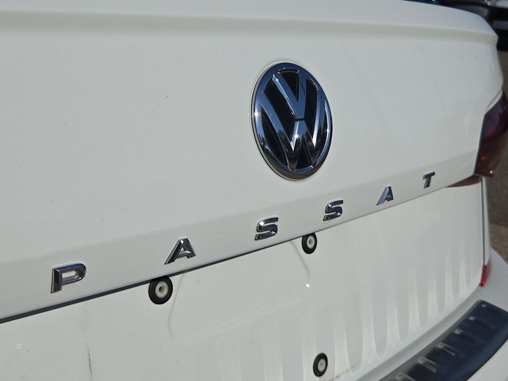Thumbnail: 2021 Volkswagen Passat - 25