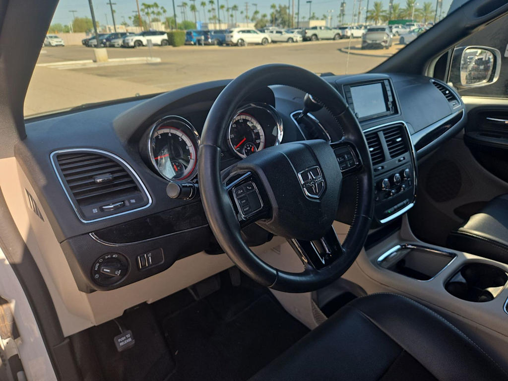 Thumbnail: 2018 Dodge Grand Caravan - 2