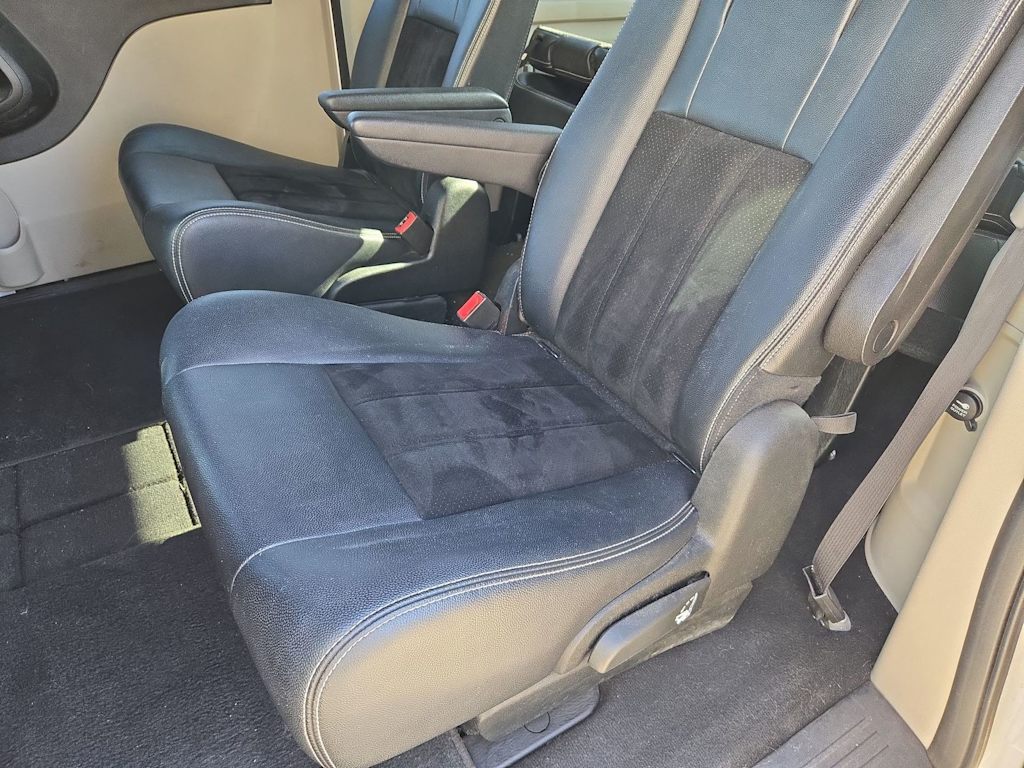 Thumbnail: 2018 Dodge Grand Caravan - 11