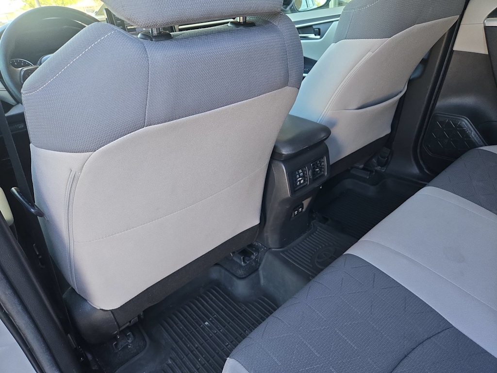 Thumbnail: 2020 Toyota RAV4 - 12
