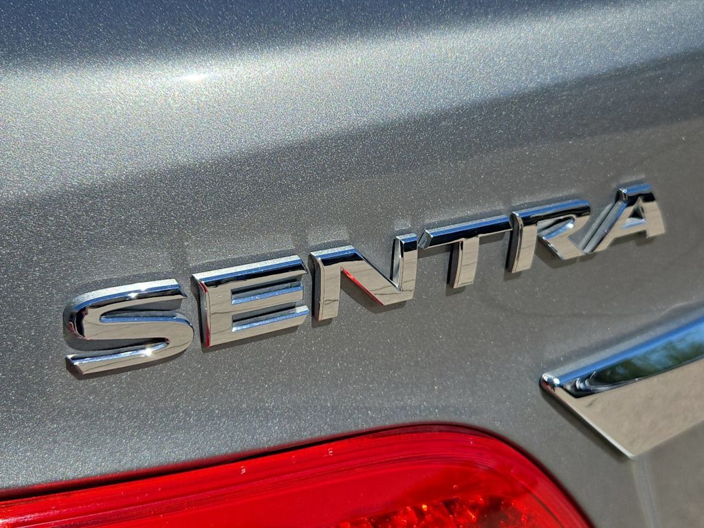 Thumbnail: 2013 Nissan Sentra - 25