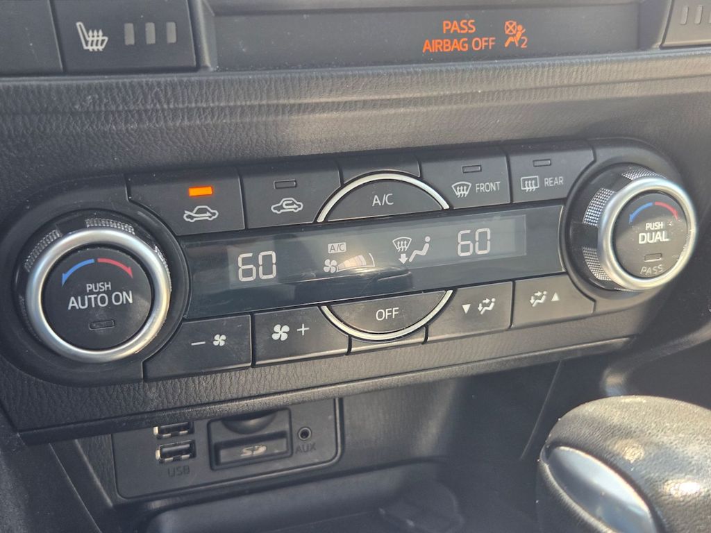 Thumbnail: 2015 Nissan Sentra - 11