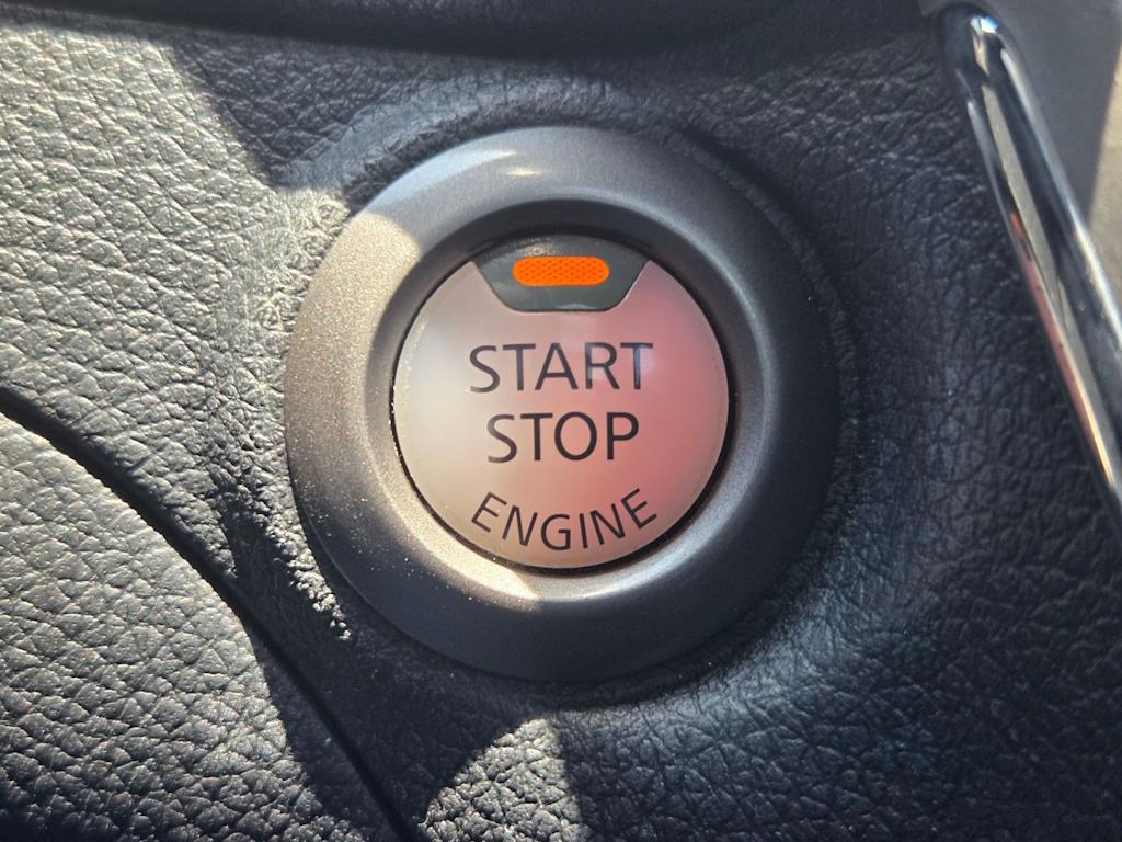 Thumbnail: 2015 Nissan Sentra - 10