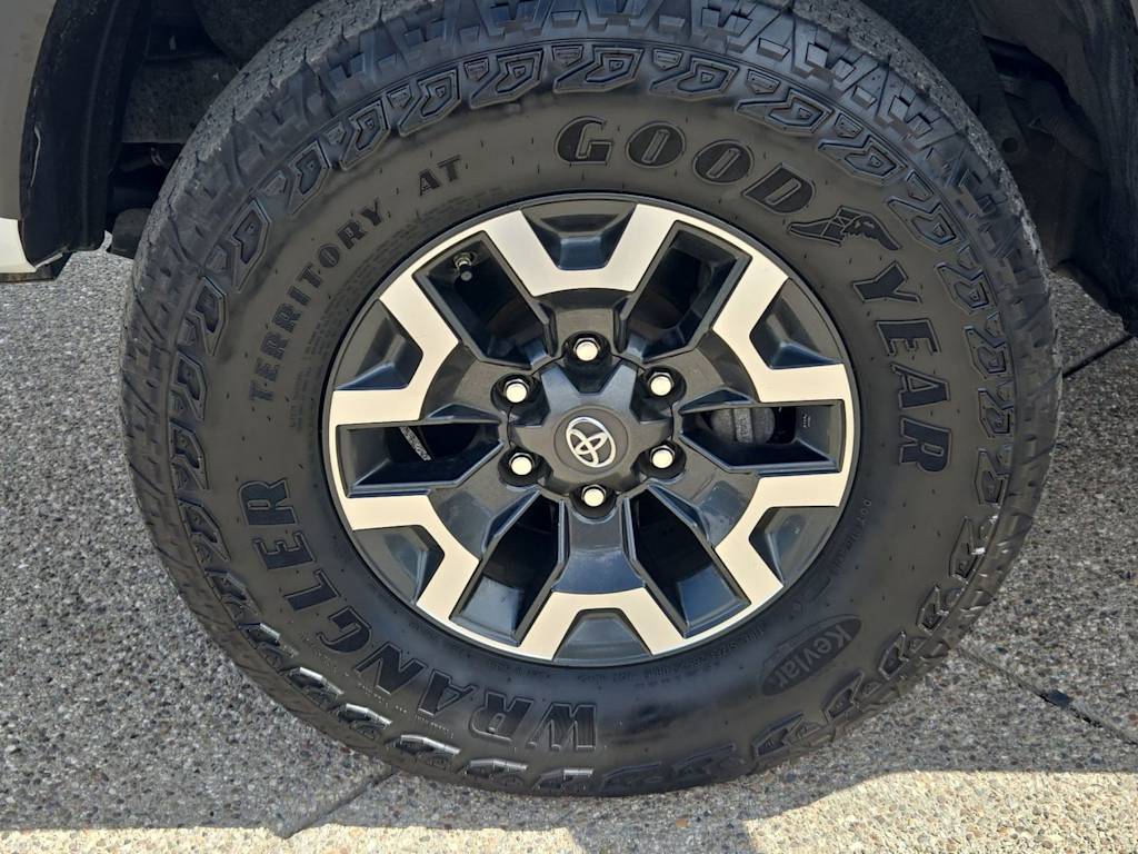 Thumbnail: 2020 Toyota Tacoma - 7