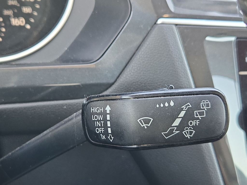 Thumbnail: 2018 Volkswagen Tiguan - 32