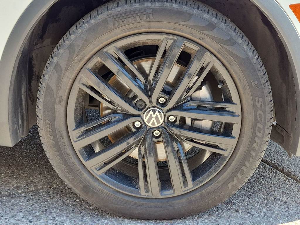 Thumbnail: 2022 Volkswagen Tiguan - 8