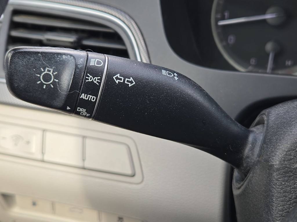 Thumbnail: 2015 Hyundai Sonata - 31