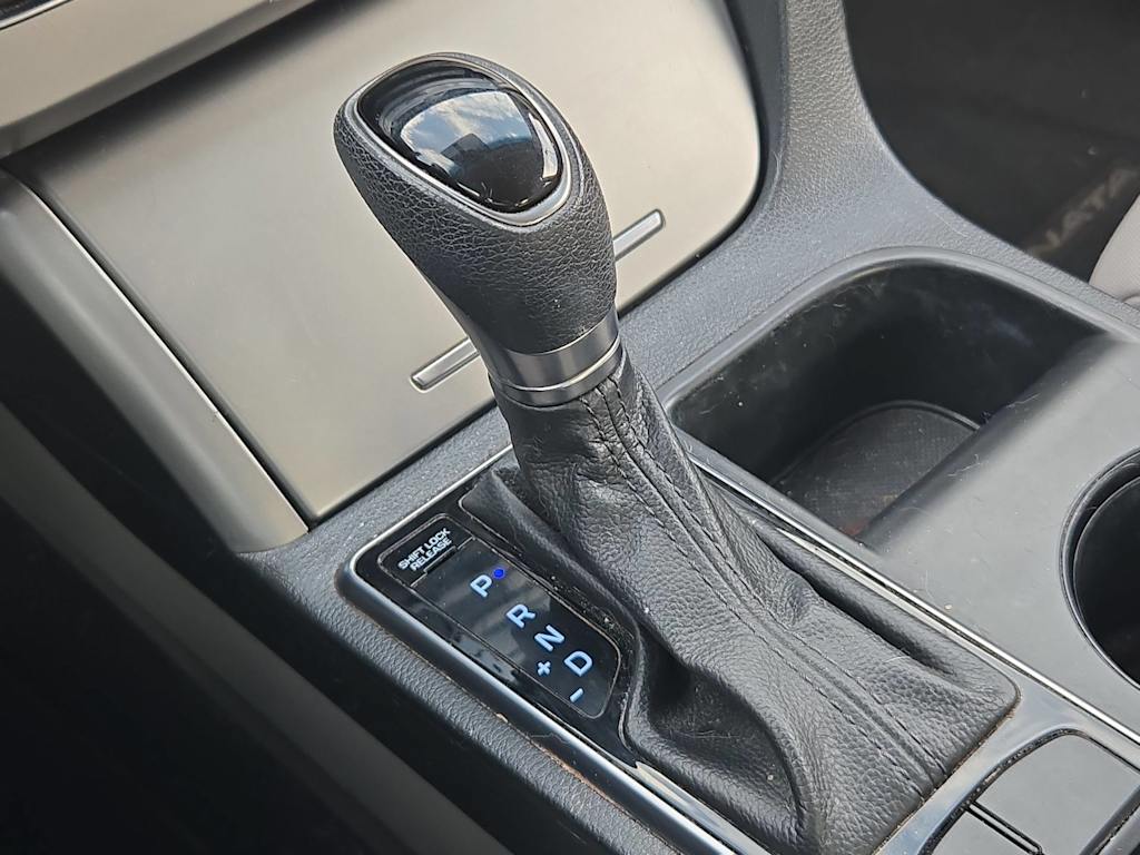 Thumbnail: 2015 Hyundai Sonata - 16