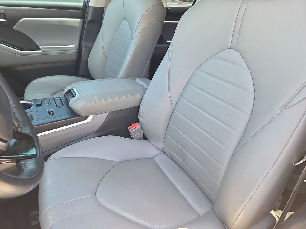 Thumbnail: 2021 Toyota Highlander - 10