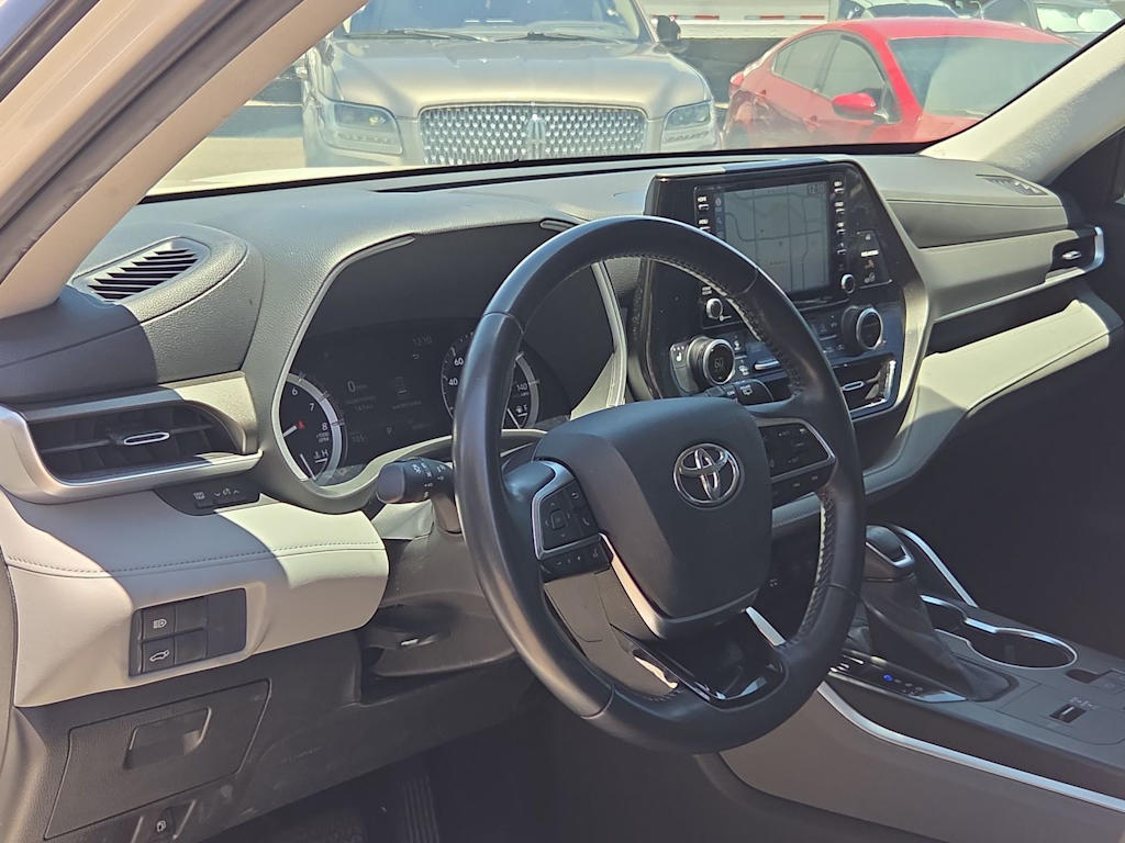 Thumbnail: 2021 Toyota Highlander - 2
