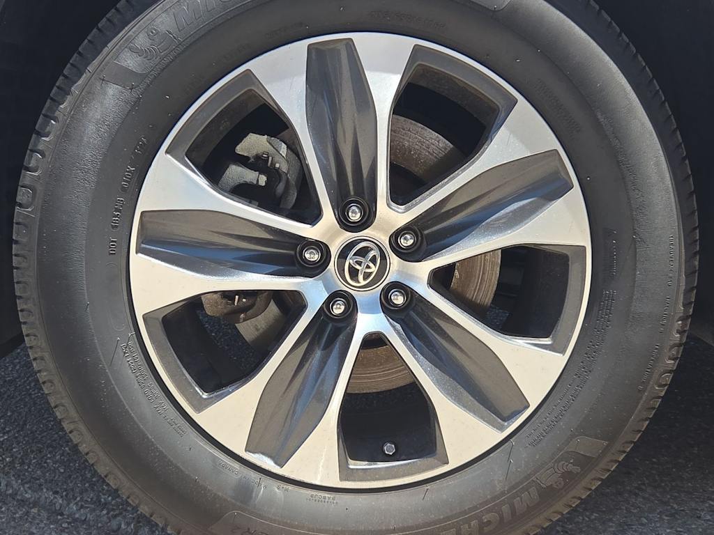 Thumbnail: 2021 Toyota Highlander - 7