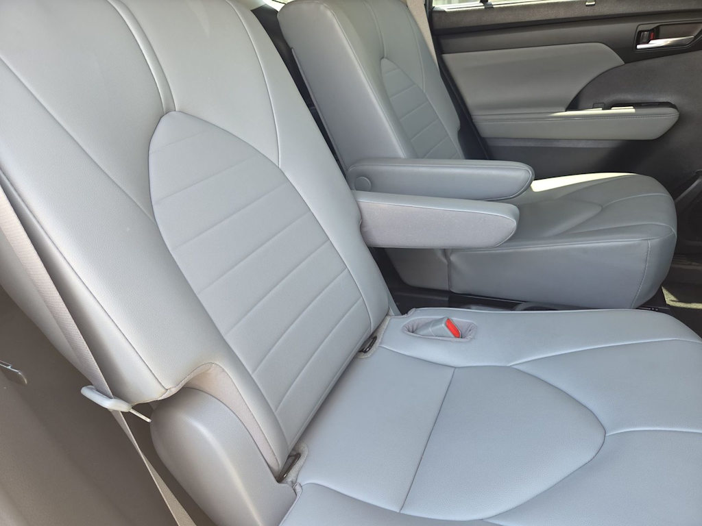 Thumbnail: 2021 Toyota Highlander - 26