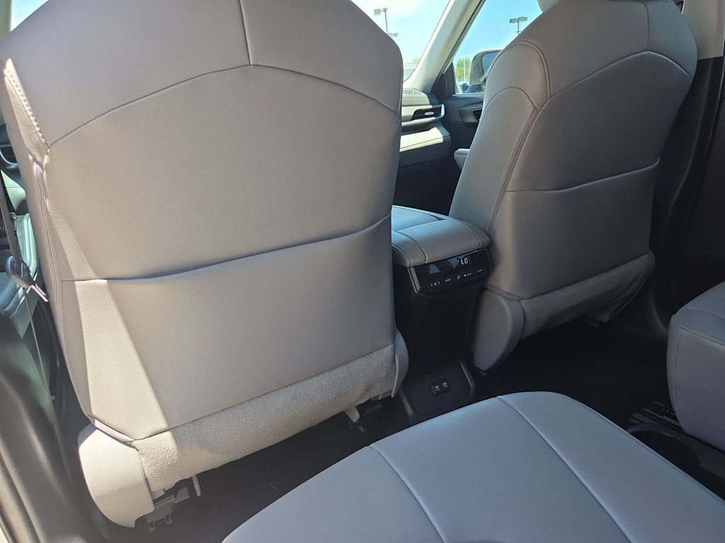 Thumbnail: 2021 Toyota Highlander - 11