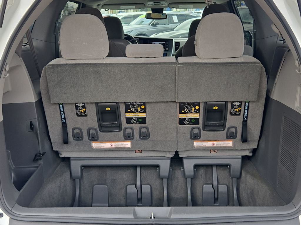 Thumbnail: 2018 Toyota Sienna - 34