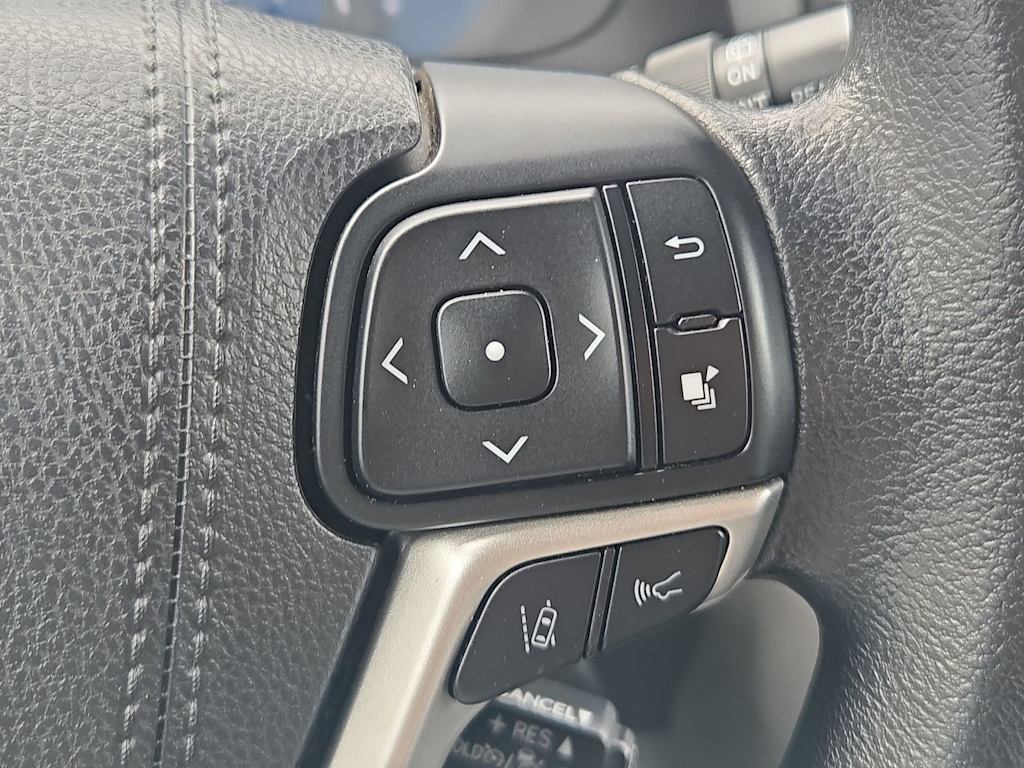 Thumbnail: 2018 Toyota Sienna - 29