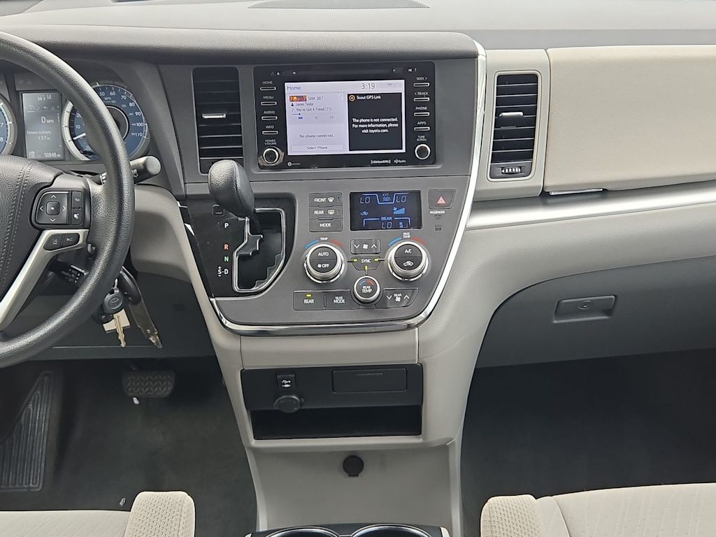 Thumbnail: 2018 Toyota Sienna - 13
