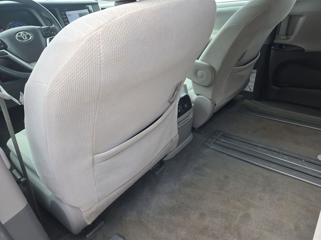 Thumbnail: 2018 Toyota Sienna - 25